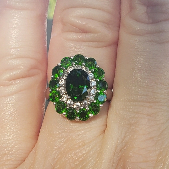 CHROME DIOPSIDE OVAL COCKTAIL CLUSTER RING - Picture 2 of 9